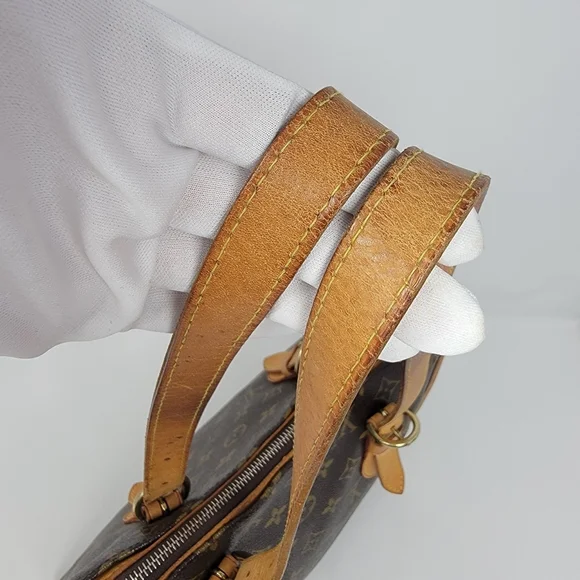 LOUIS VUITTON Popincourt Monogram Leather Tote Bag - Picture 10 of 11